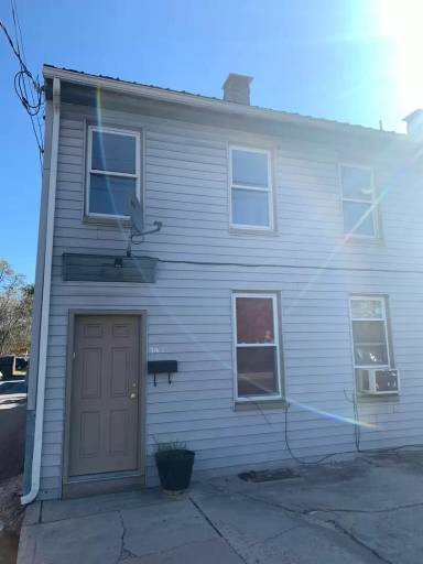 Main picture of 137 N West St