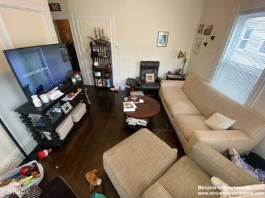 Main picture of 51 Riverdale St