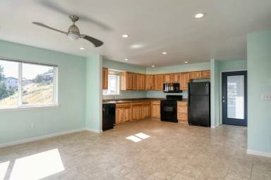 Main picture of 917 S Main St