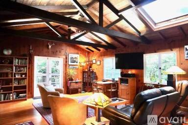 Main picture of 180 Summit Ave