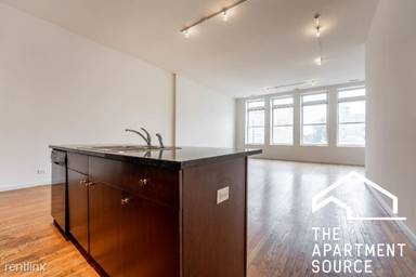 Main picture of 2401 W North Ave