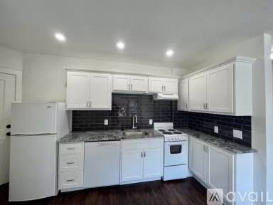 Main picture of 2409 N Robinson Ave