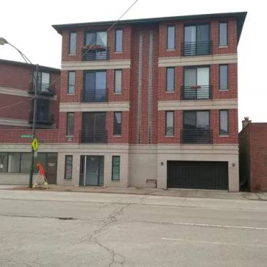 Main picture of 870 N Milwaukee Ave