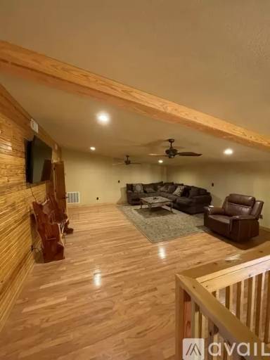 Main picture of 290 Cardinal Ln
