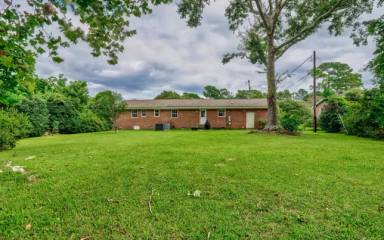 Main picture of 1435 Robert E Lee Dr