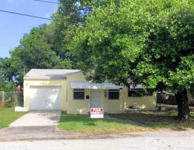 Main picture of 104 NE 2nd Ter