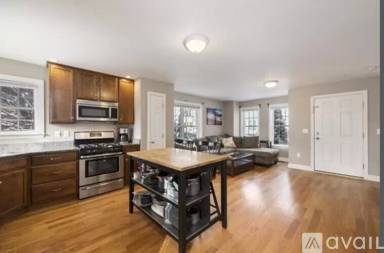 Main picture of 121 Main St