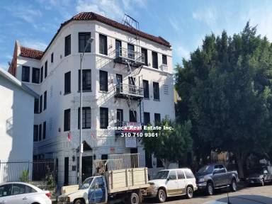 Main picture of 832 S Oxford Ave