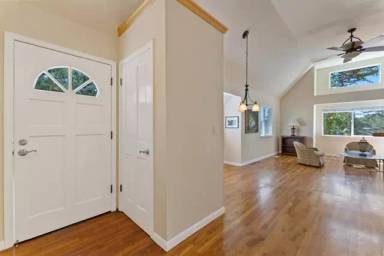 Main picture of 425 Sandalwood Dr