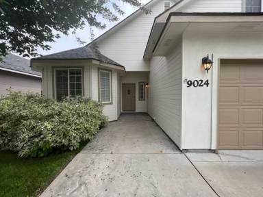 Main picture of 9024 W Dalton Pl
