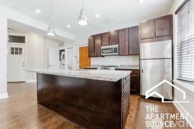 Main picture of 2556 W Argyle St