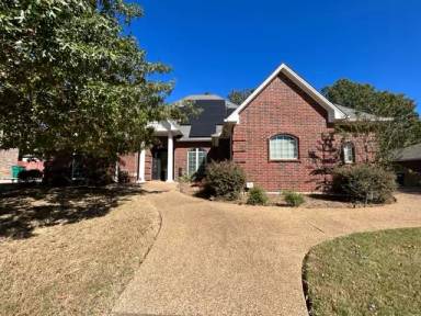Main picture of 17 Briarwood Cir