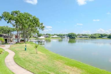 Main picture of 214 Lake Parsons Grn