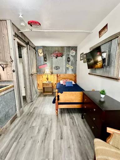 Main picture of 210 E North St