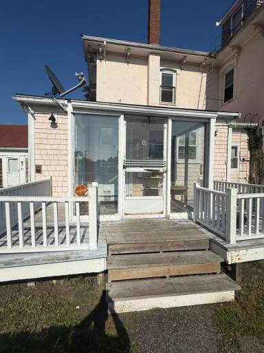 Main picture of 156 Main St