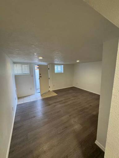 Main picture of 1055 1/2 Lake Ave