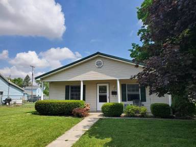 Main picture of 207 W 2nd St