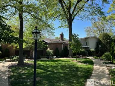 Main picture of 470 Green Bay Rd