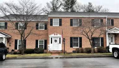 Main picture of 2734 E Oakland Ave