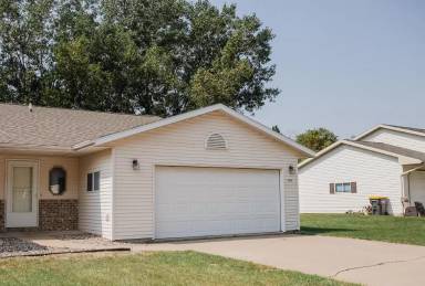 Main picture of 2916 S Cedar Ave