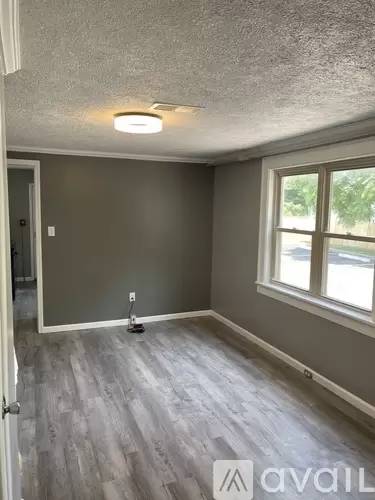 Main picture of 106 S Spring St