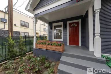 Main picture of 532 W 5th St