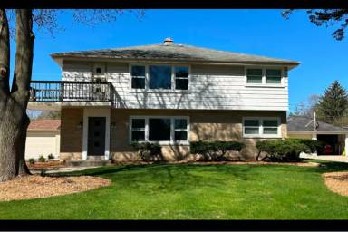 Main picture of 1641 N 116th St