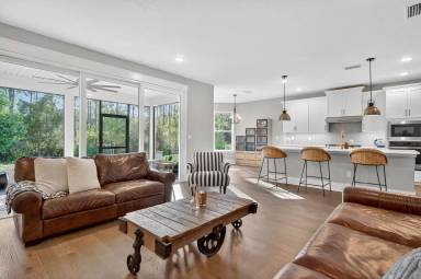 Main picture of 434 Settlers Landing Dr