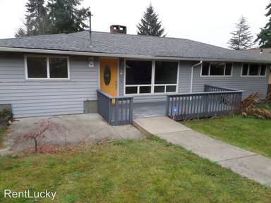 Main picture of 3616 NE 100th St