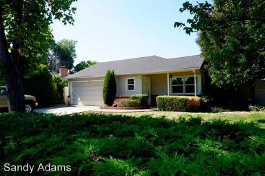 Main picture of 2884 South Ct