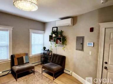 Main picture of 600 Shirley St