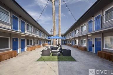 Main picture of 401 W Glenoaks Blvd