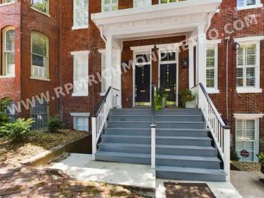 Main picture of 2515 E Franklin St