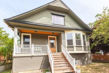 Main picture of 1016 E Harrison St