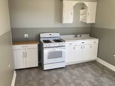 Main picture of 102 Plum St