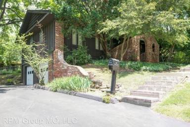 Main picture of 2765 E Cragmont St