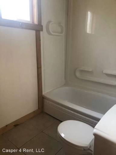 Main picture of 1521 E 26th St