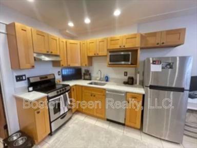 Main picture of 26 Irving St