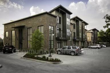 Main picture of 333 E Boyd Dr