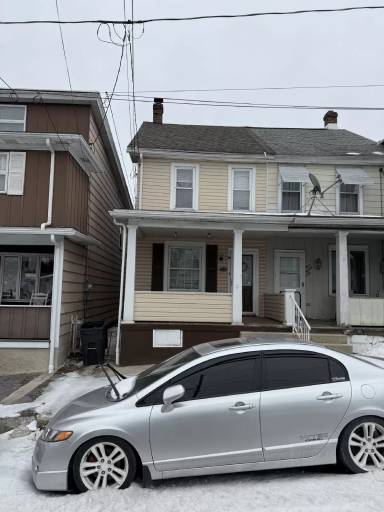 Main picture of 123 1st St
