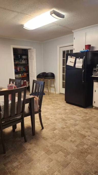 Main picture of 1504 Leslie St