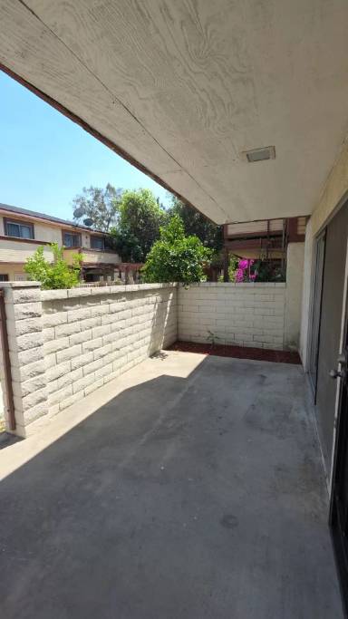 Main picture of 1452 E 5th St