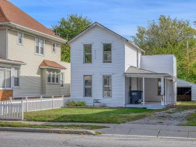 Main picture of 4032 Lewis Ave