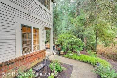 Main picture of 10909 Avondale Rd NE