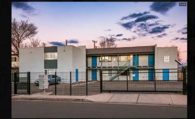 Main picture of 300 La Veta Dr NE