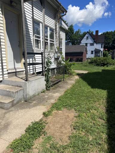 Main picture of 1511 W Callender Ave