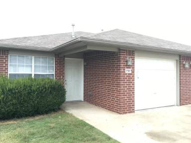 Main picture of 2780 Carondolet St