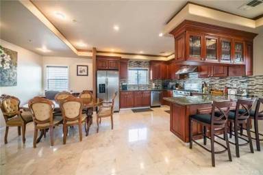 Main picture of 4015 W 133rd St