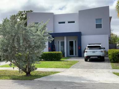 Main picture of 2772 SW 31st Ct