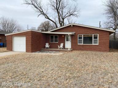 Main picture of 14 Detroit Dr